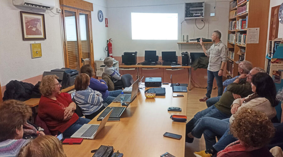 Talleres de inteligencia artificial para impulsar el empoderamiento de las mujeres rurales en la Hoya de Huesca